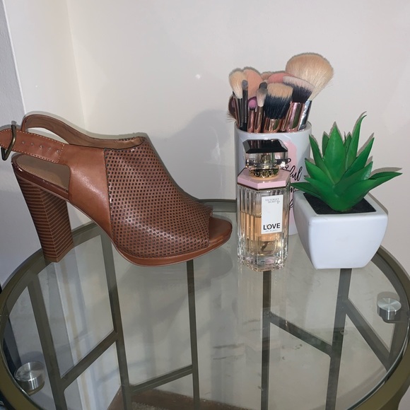 Booty Heels - Picture 1 of 6